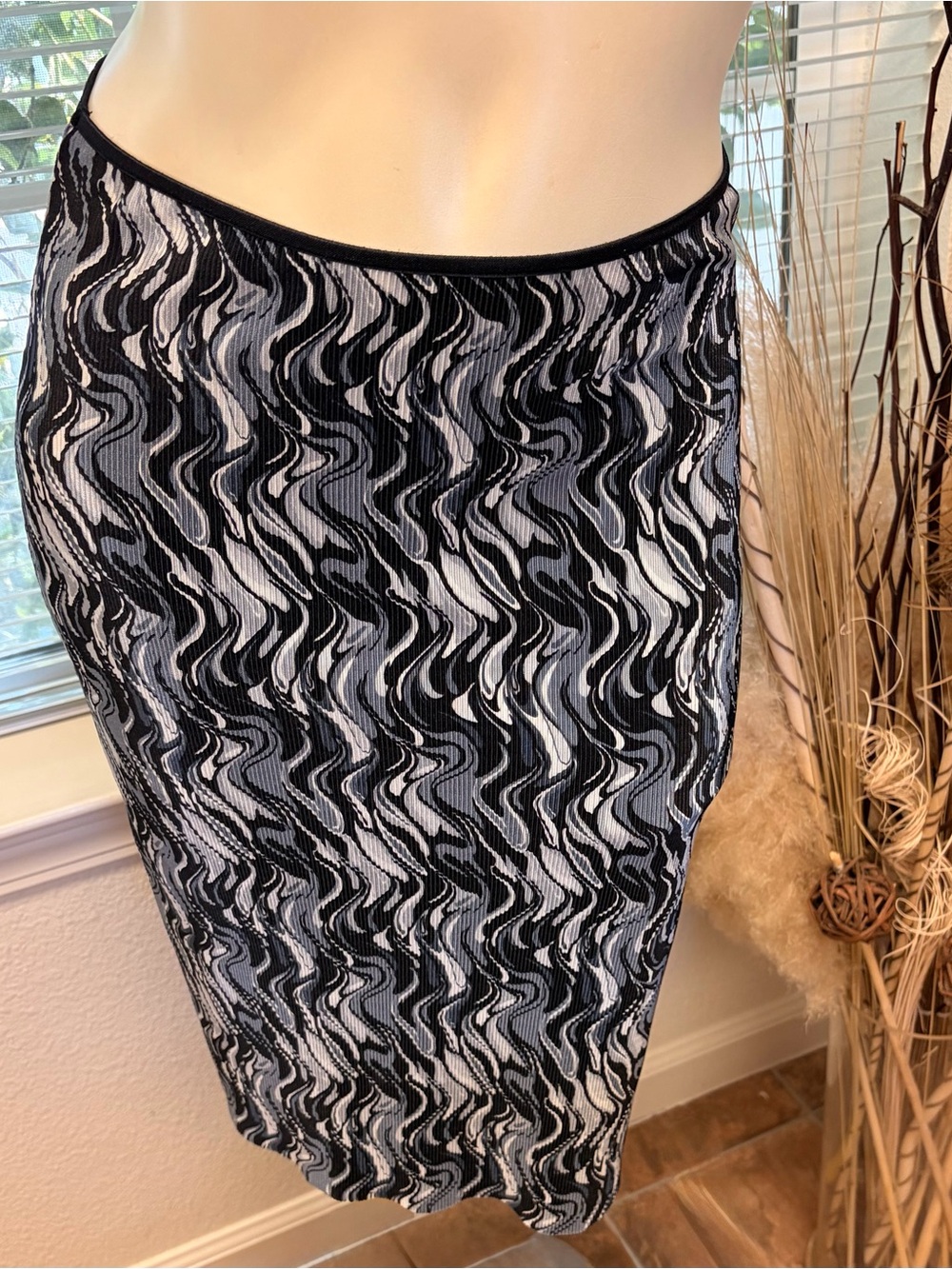 Black & White Wave Pattern Pencil Skirt